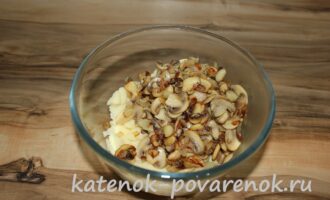 Заливной пирог на кефире с картофелем и грибами – шаг 13
