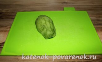 Тарталетки с семгой, авокадо и огурцом – шаг 1