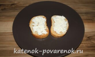 Тосты с малосольной семгой и творожным сыром – шаг 2